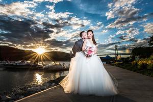 wedding couple near Hackensack river