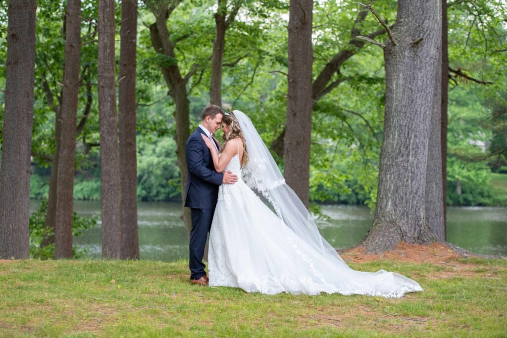 photo of newlyweds at Farrington Lake, East Brunswick, NJ