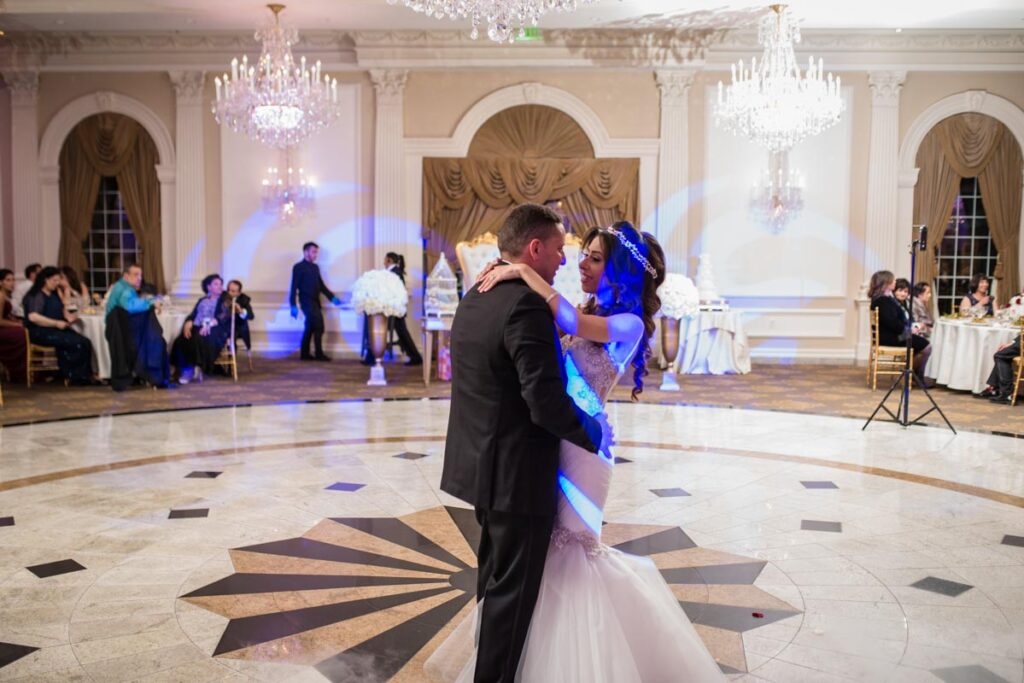 newlyweds dancing at Rockleigh Country Club, Rockleigh, NJ