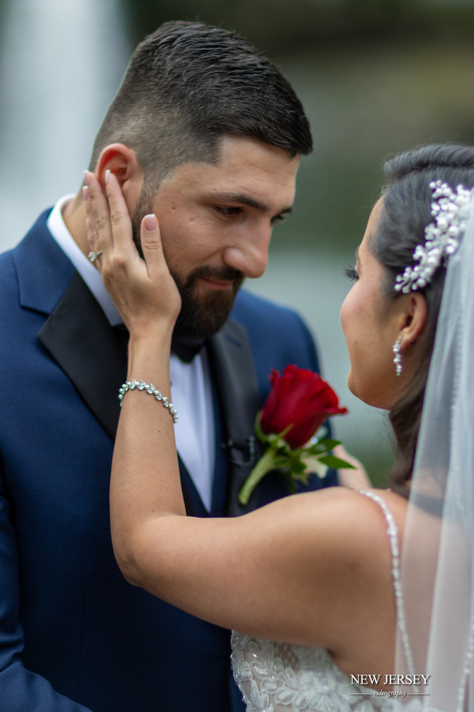 Look into each other’s eyes